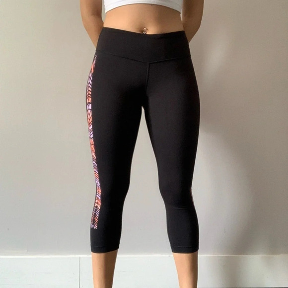 ๐ฉฐ Elevate Your Workout in Lululemon Legging Capris - Women's Size 4 ๐๏ธโโ๏ธ - Picture 1 of 9